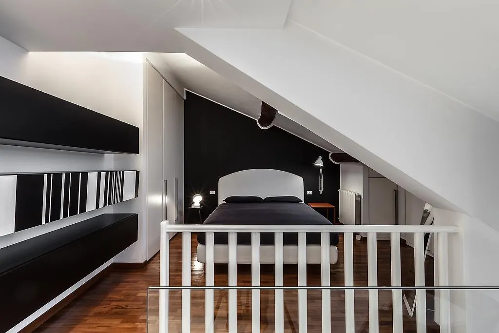 Corsocomootto Milan Apartment
